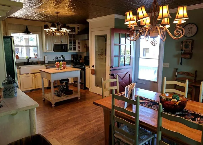 Charming Two-story Ranch With An Outdoor Lounge In Williams, Arizona Holiday home Williams